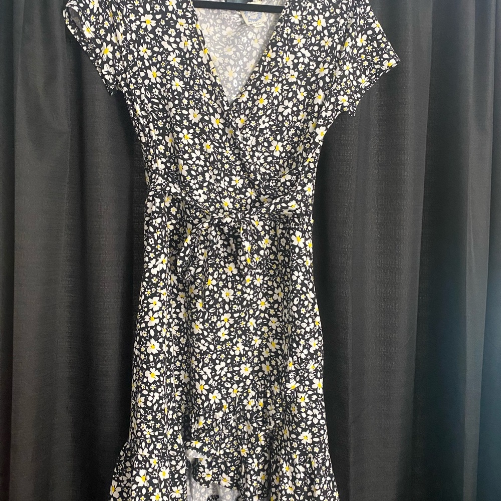 Francesca's Collections Black and White Flutter Sleeve Mini Sundress